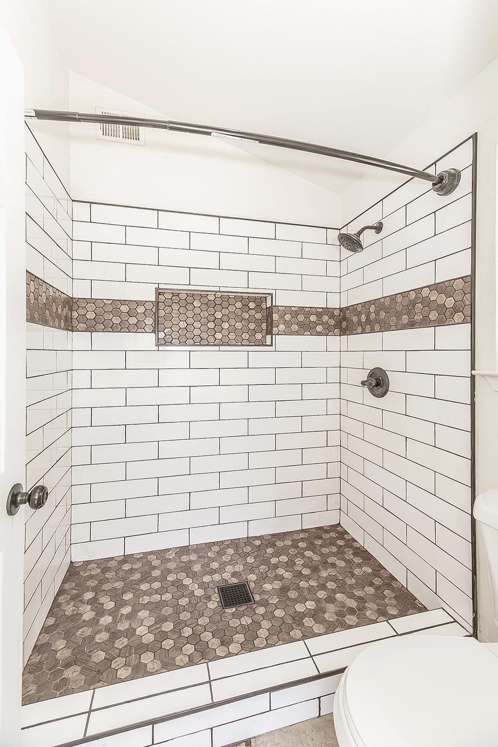 5193 W Hampton Way, Fresno, CA 93722