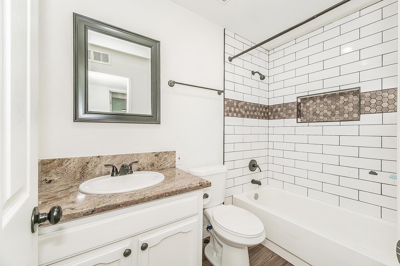 5193 W Hampton Way, Fresno, CA 93722