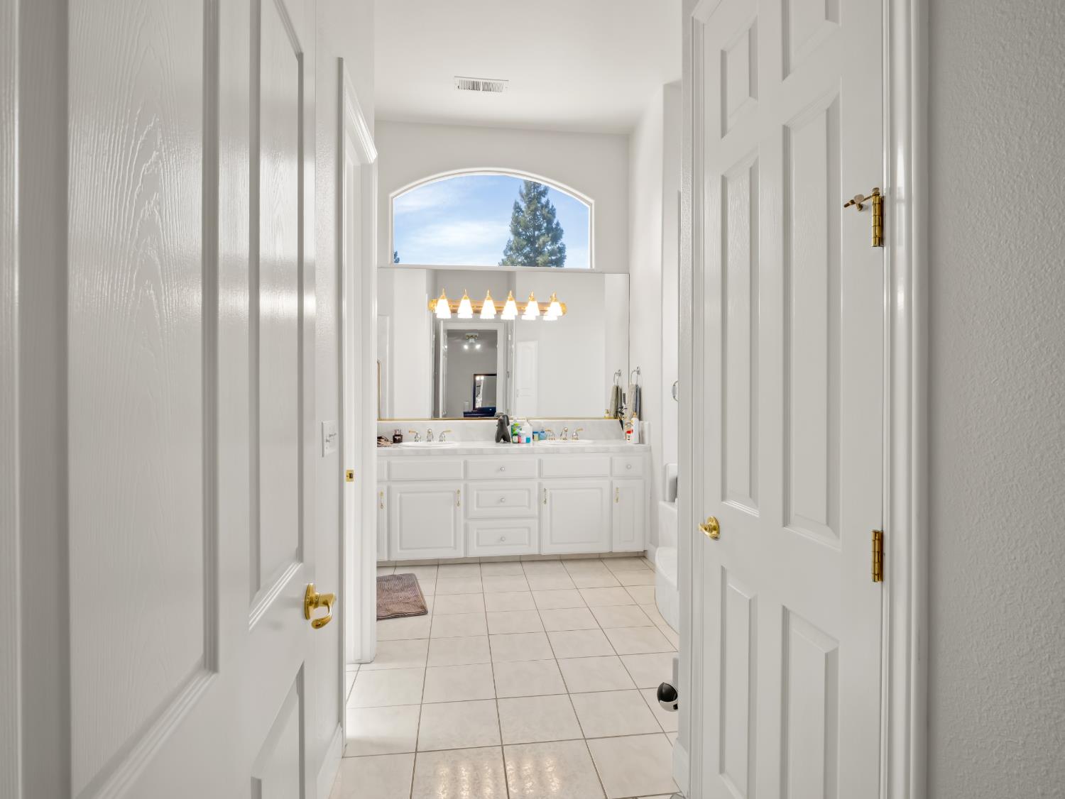 152 W Peace River Dr, Fresno, CA 93711