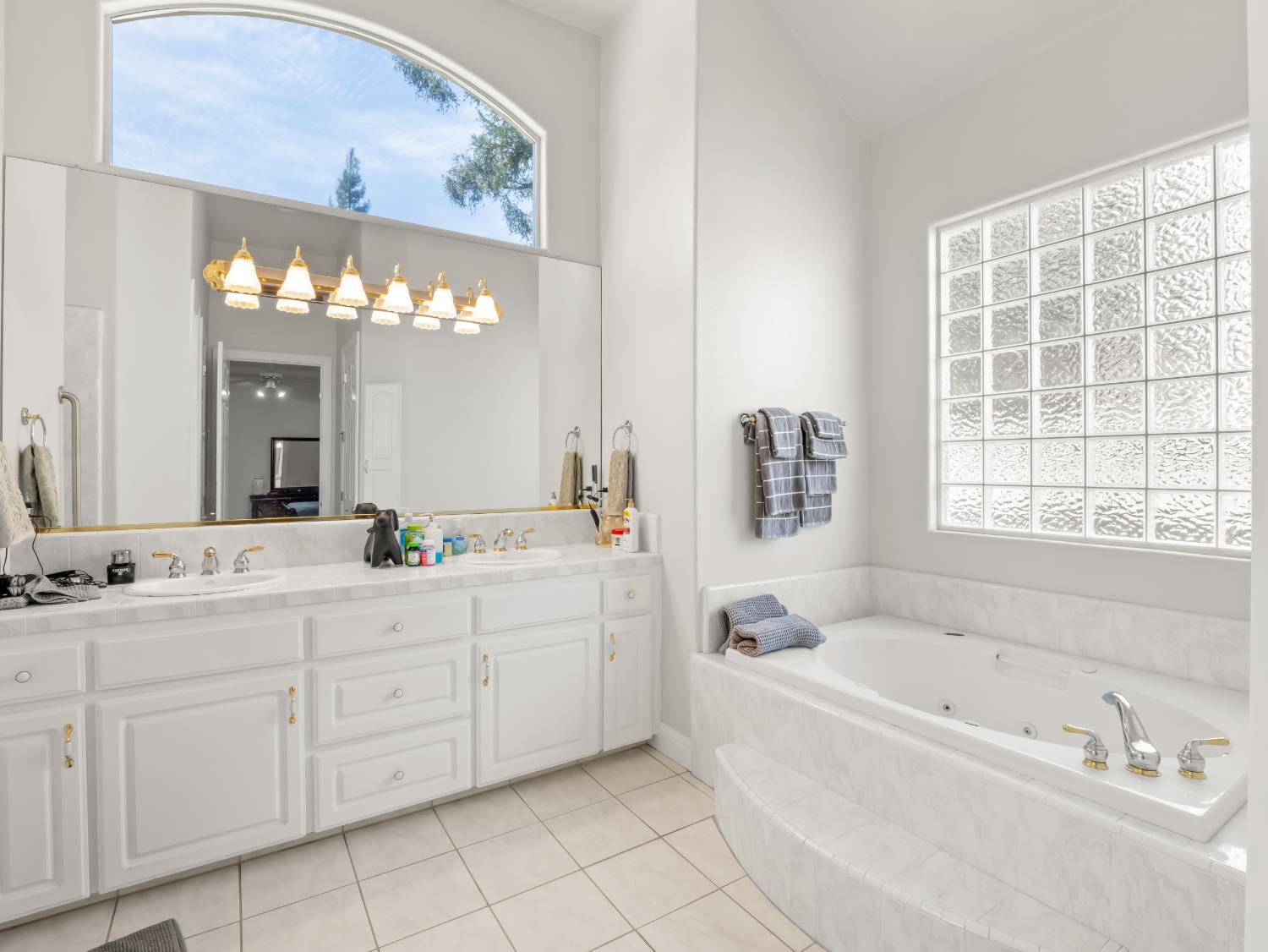 152 W Peace River Dr, Fresno, CA 93711