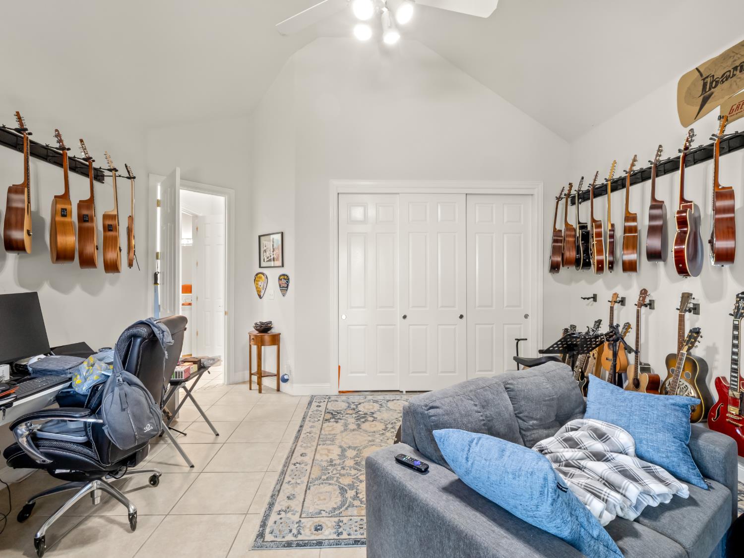 152 W Peace River Dr, Fresno, CA 93711