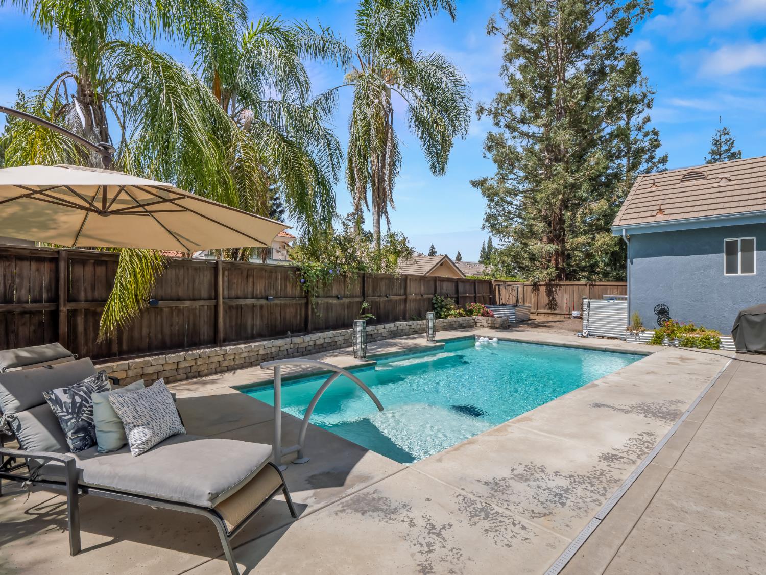 152 W Peace River Dr, Fresno, CA 93711