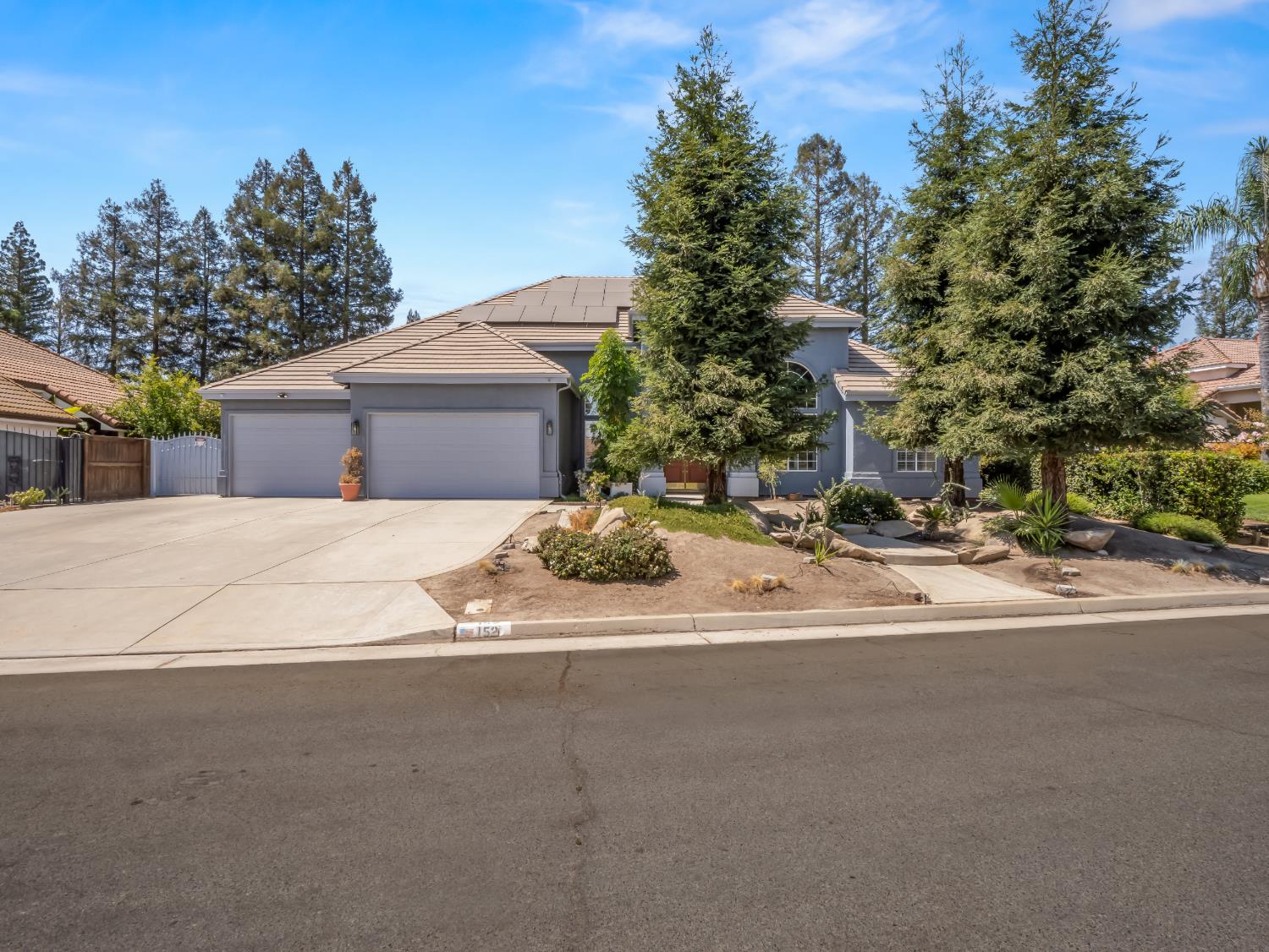 152 W Peace River Dr, Fresno, CA 93711