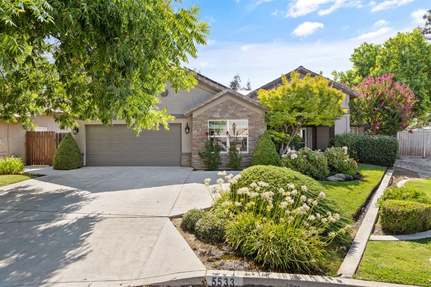 5533 W River Bottom Ave, Fresno, CA 93722