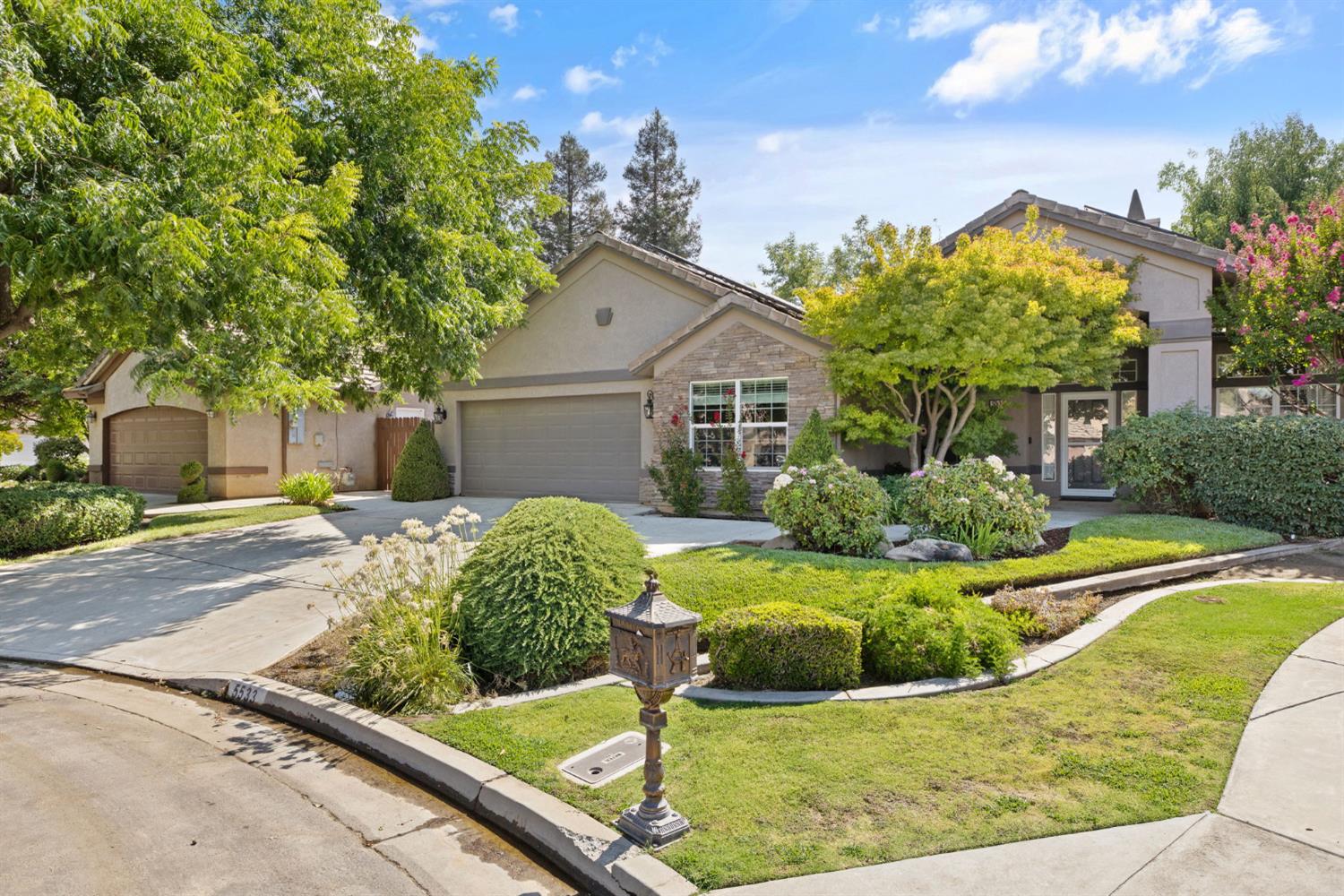 5533 W River Bottom Ave, Fresno, CA 93722