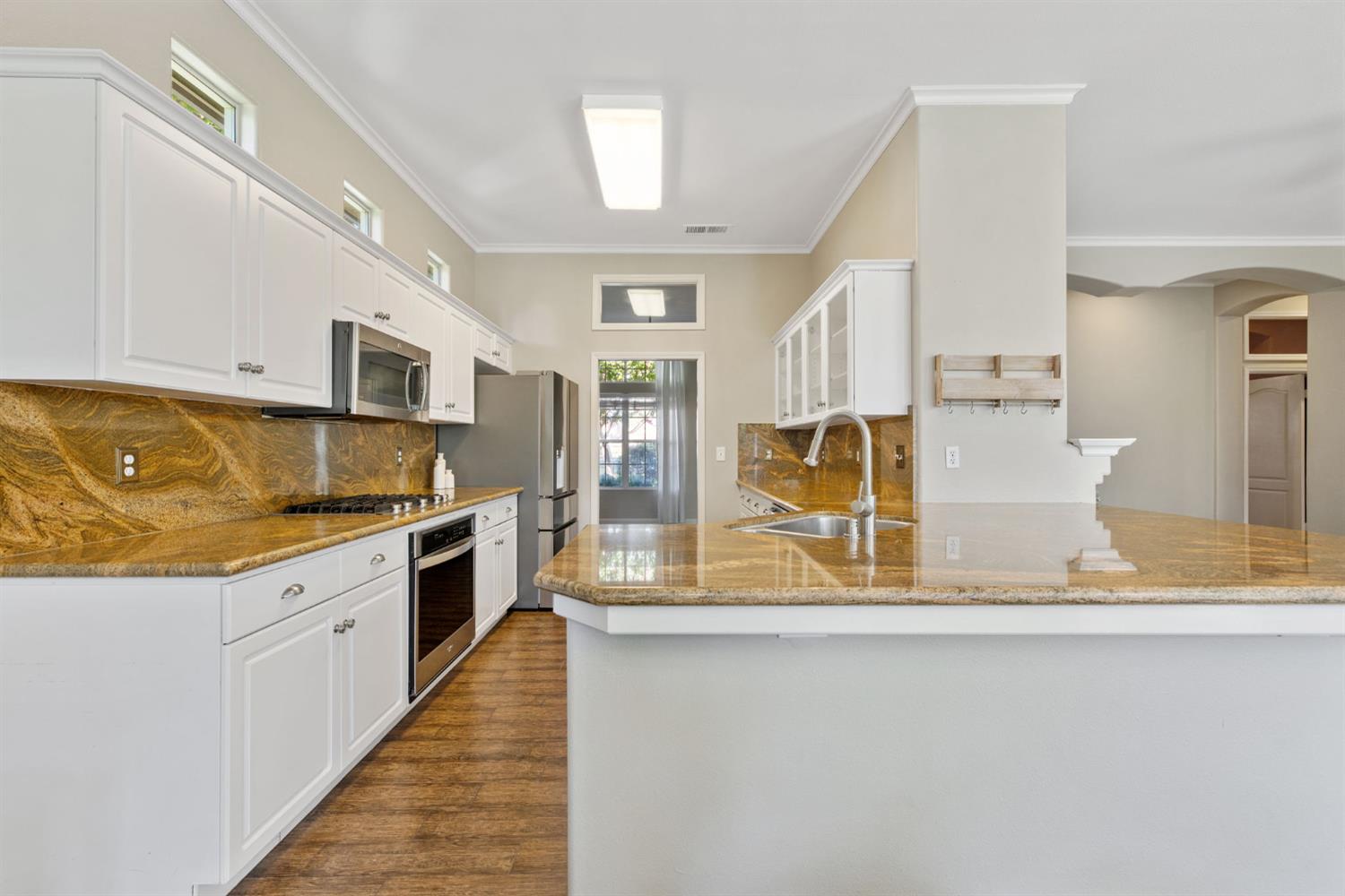 5533 W River Bottom Ave, Fresno, CA 93722