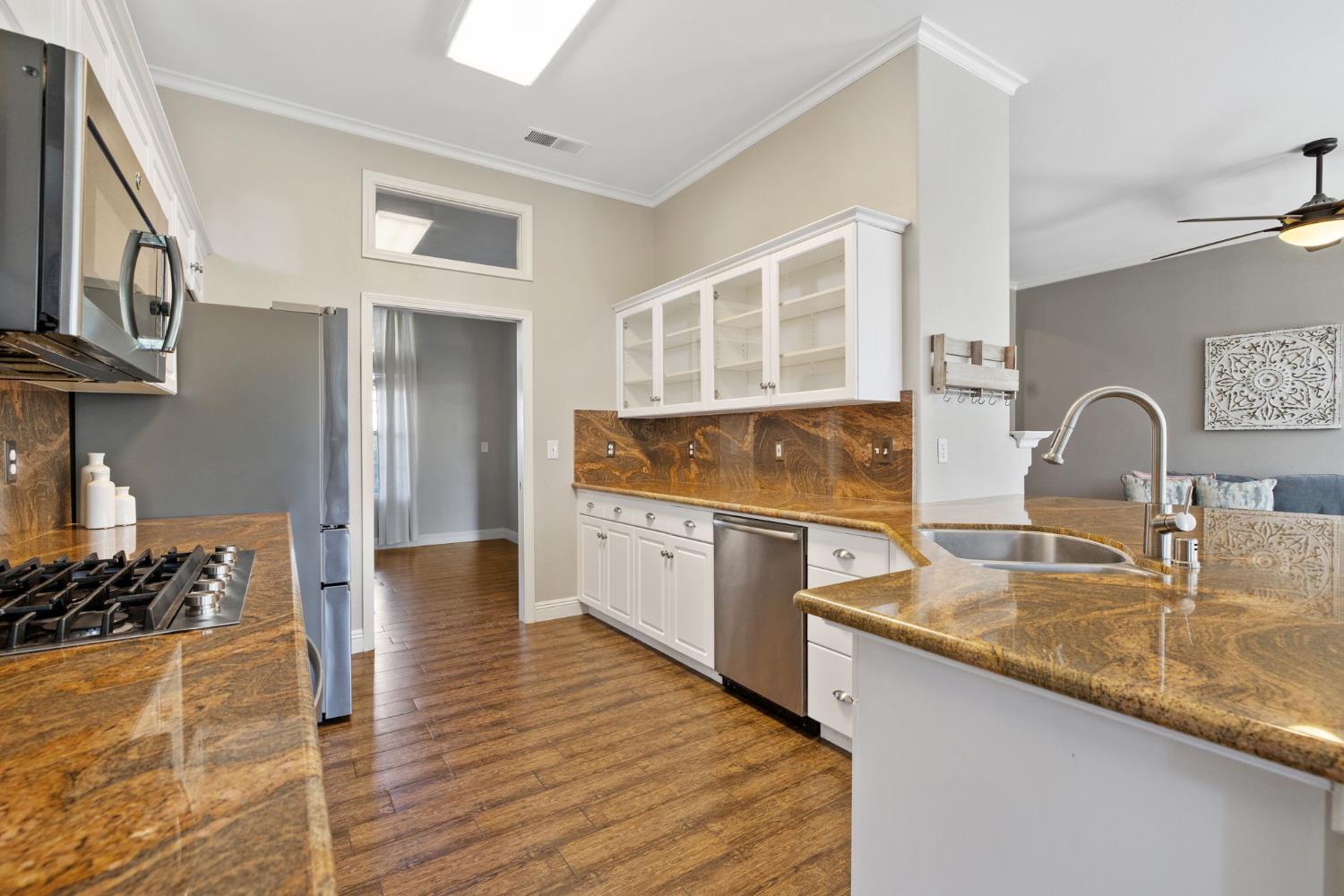 5533 W River Bottom Ave, Fresno, CA 93722