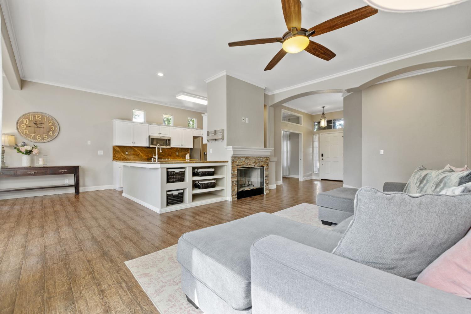 5533 W River Bottom Ave, Fresno, CA 93722