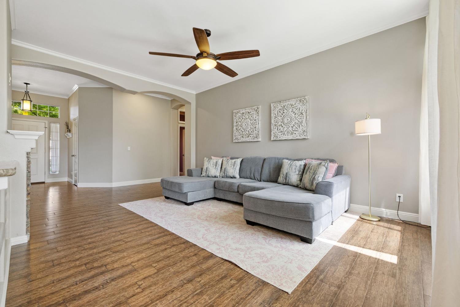 5533 W River Bottom Ave, Fresno, CA 93722