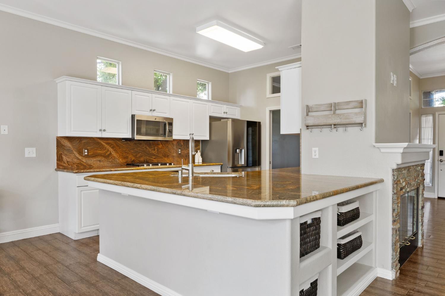 5533 W River Bottom Ave, Fresno, CA 93722