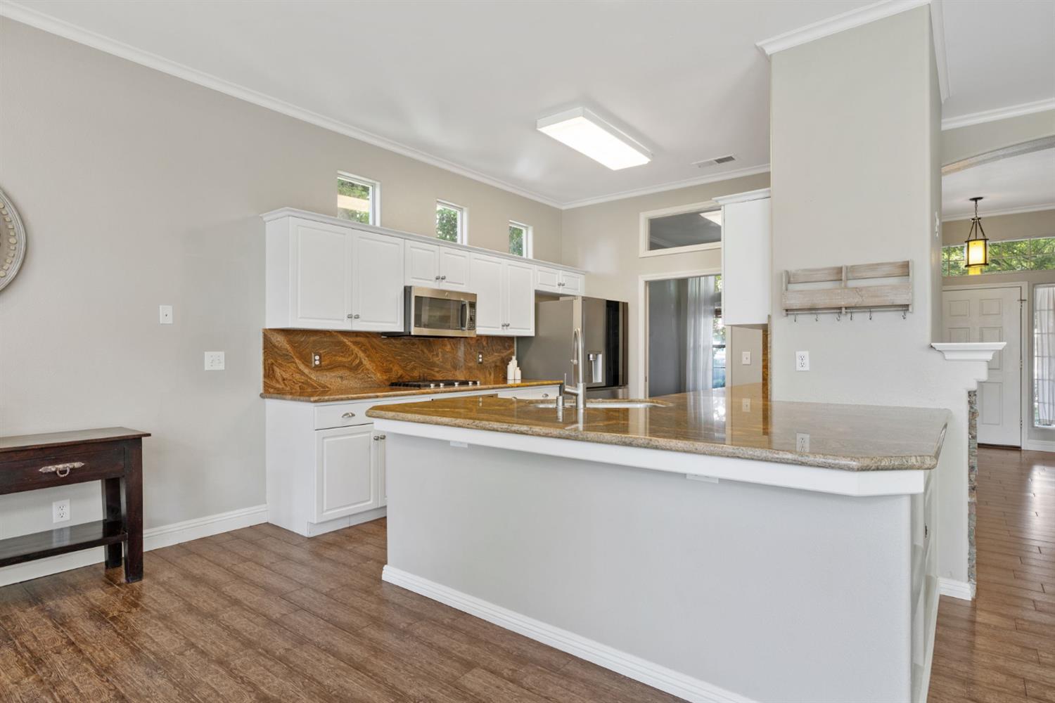 5533 W River Bottom Ave, Fresno, CA 93722