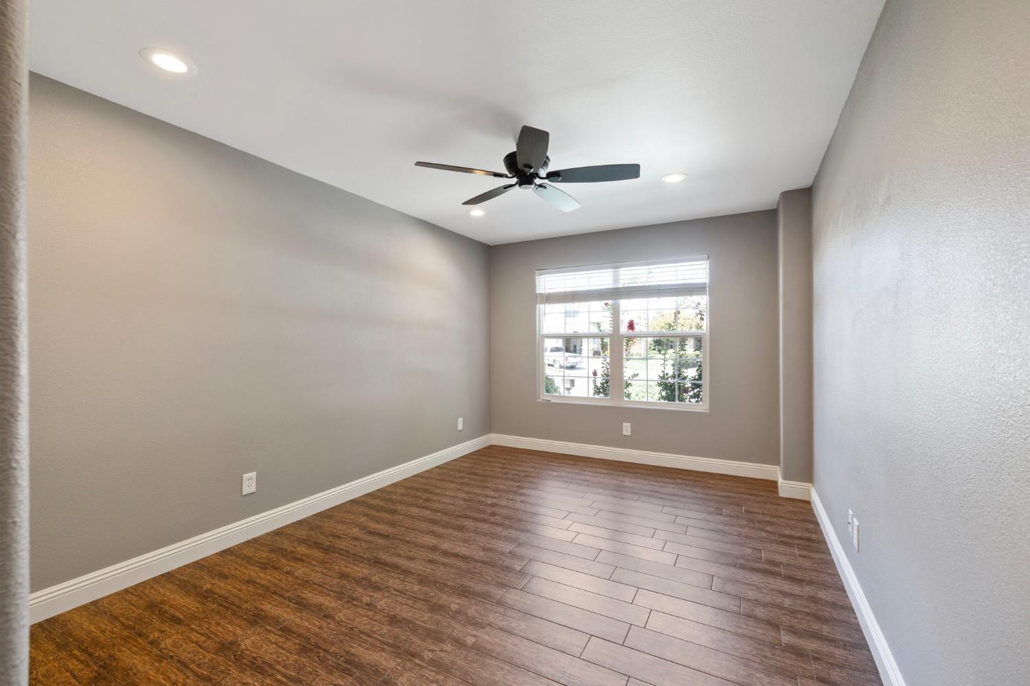 5533 W River Bottom Ave, Fresno, CA 93722