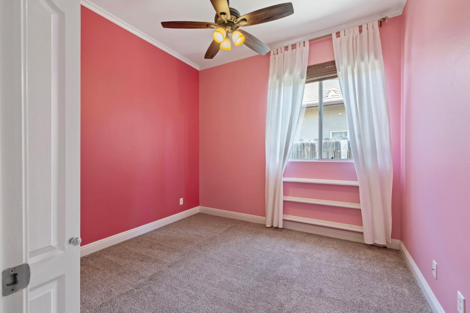 5533 W River Bottom Ave, Fresno, CA 93722