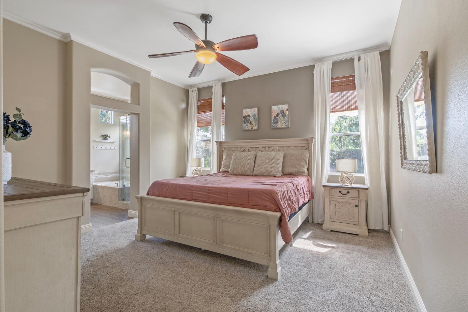 5533 W River Bottom Ave, Fresno, CA 93722