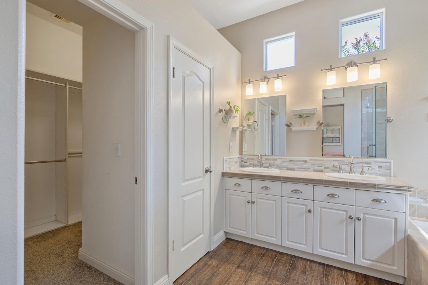 5533 W River Bottom Ave, Fresno, CA 93722