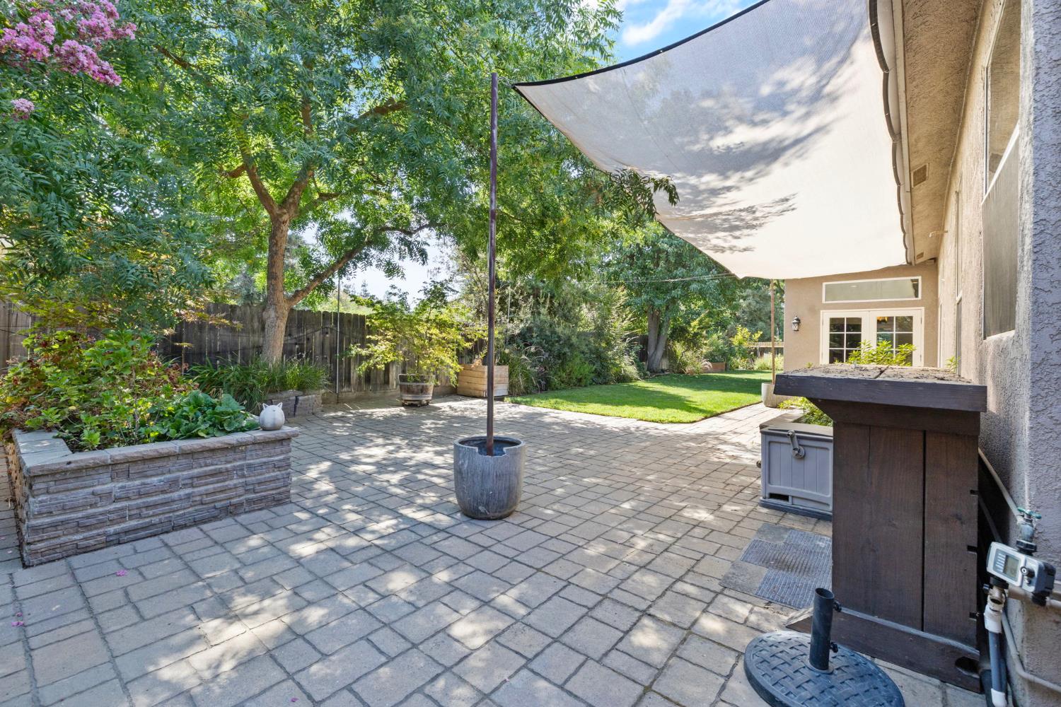 5533 W River Bottom Ave, Fresno, CA 93722