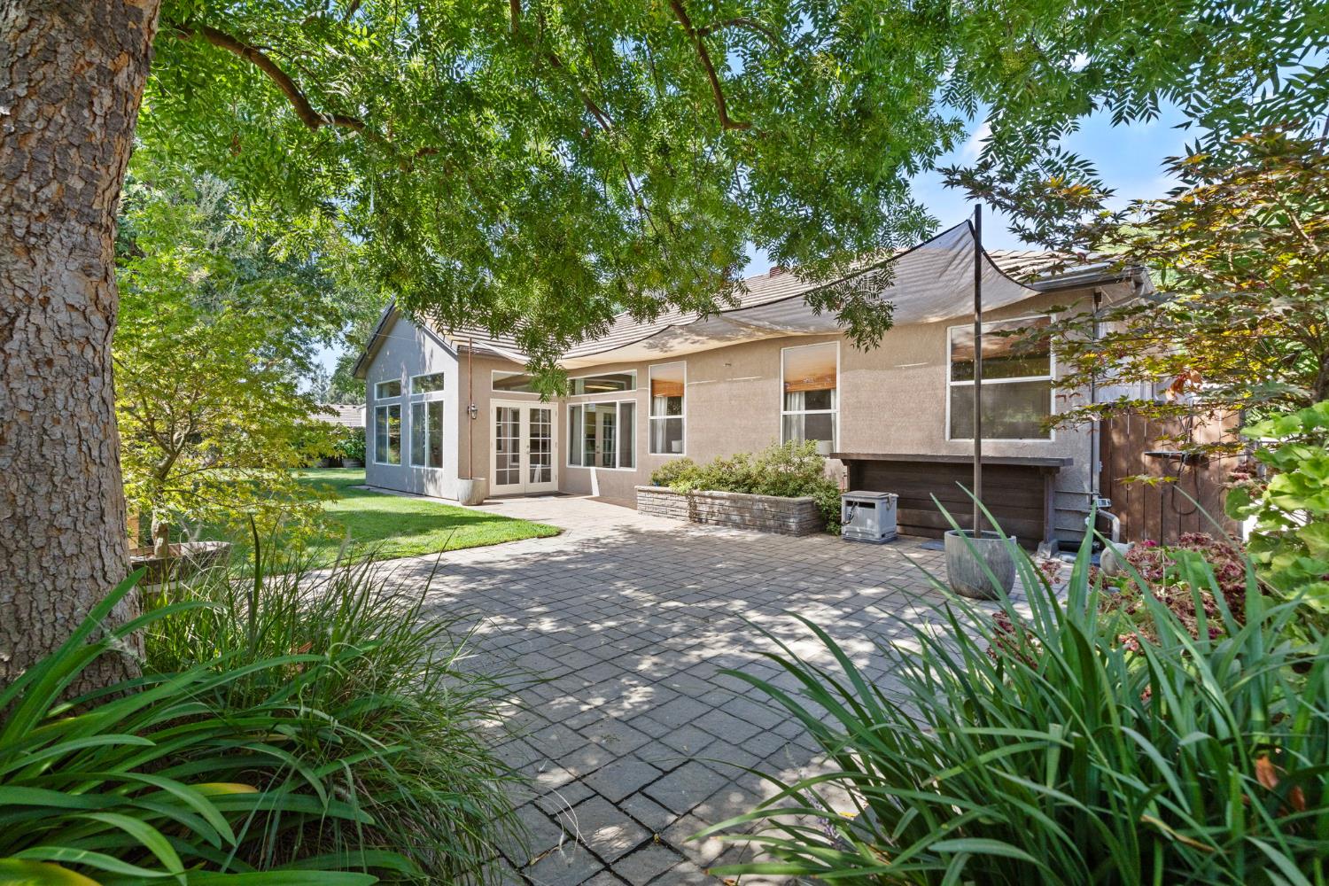 5533 W River Bottom Ave, Fresno, CA 93722