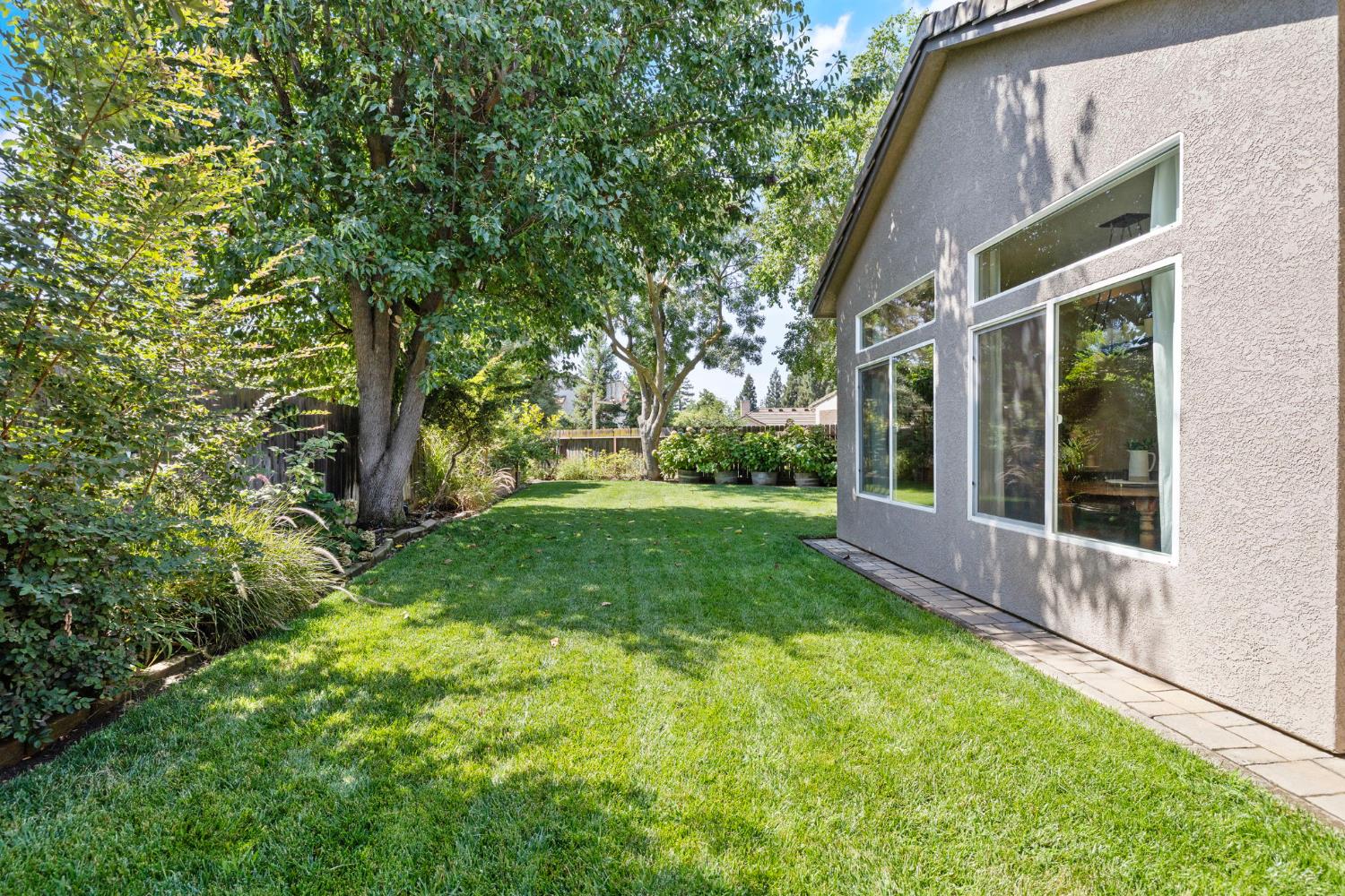 5533 W River Bottom Ave, Fresno, CA 93722