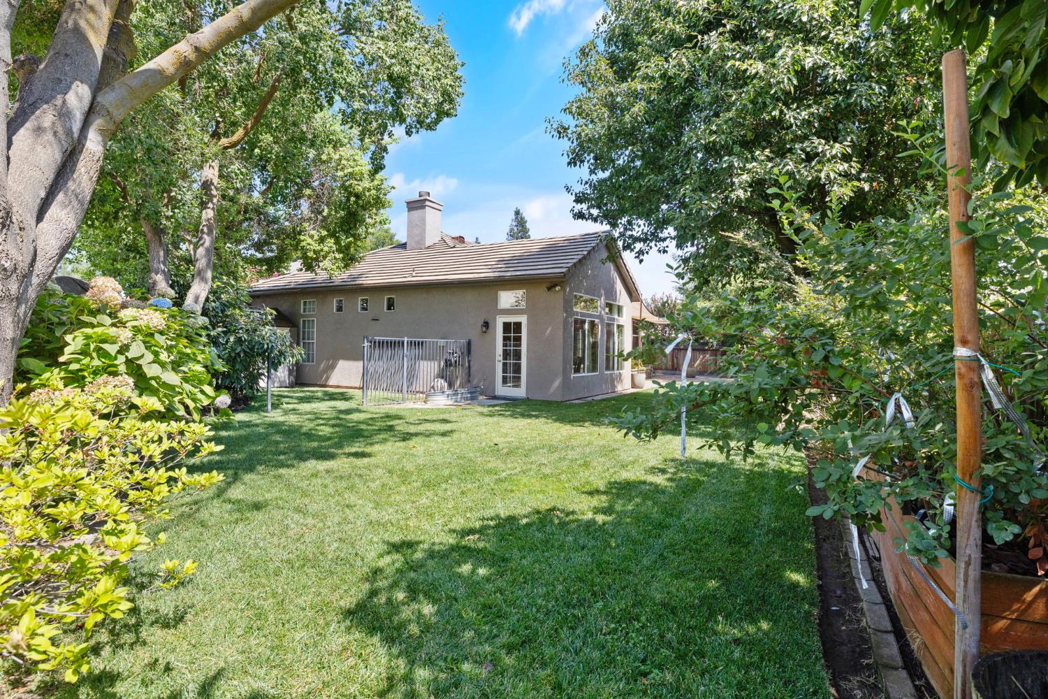 5533 W River Bottom Ave, Fresno, CA 93722