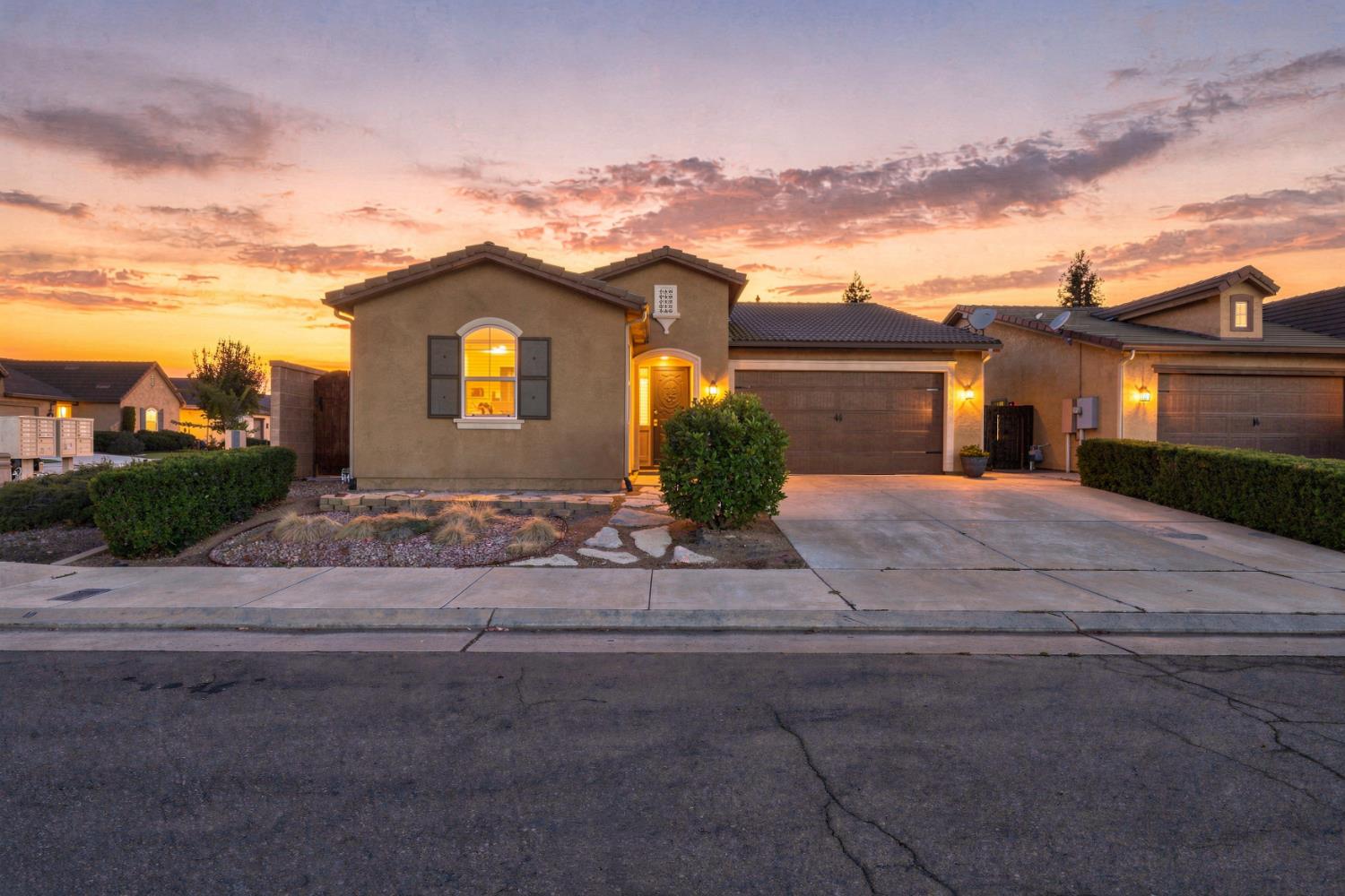 742 Kaweah Ave, Clovis, CA 93619