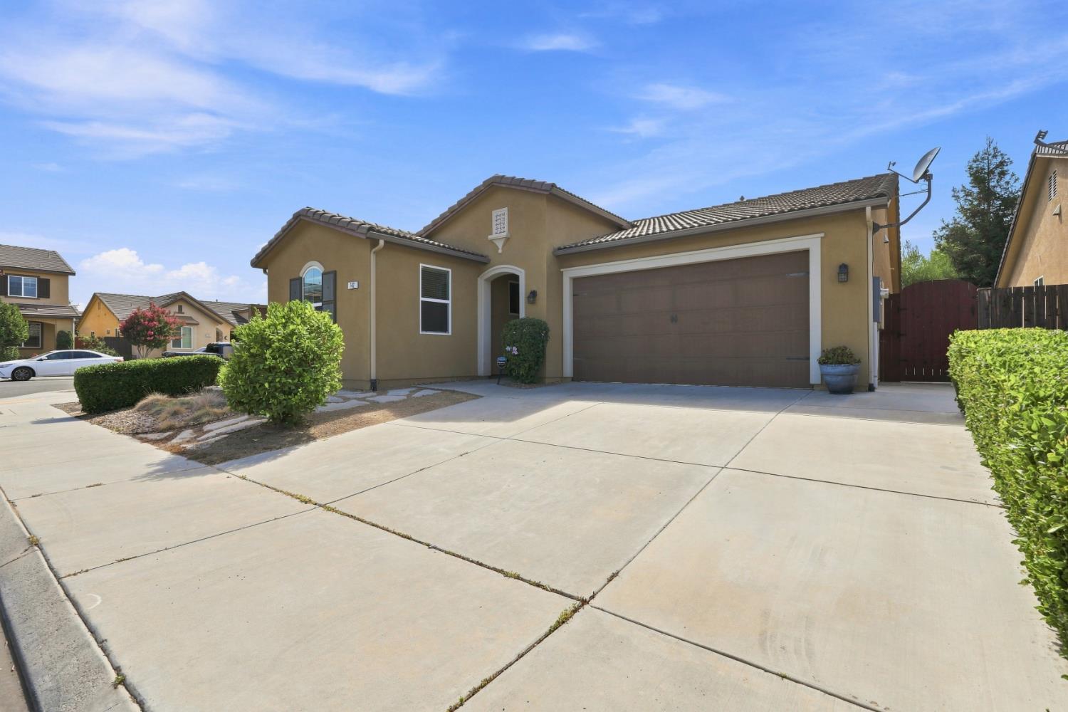 742 Kaweah Ave, Clovis, CA 93619