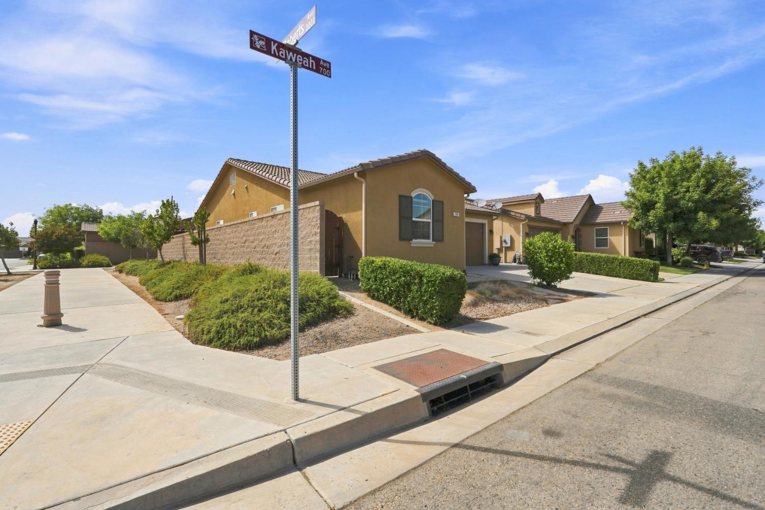 742 Kaweah Ave, Clovis, CA 93619