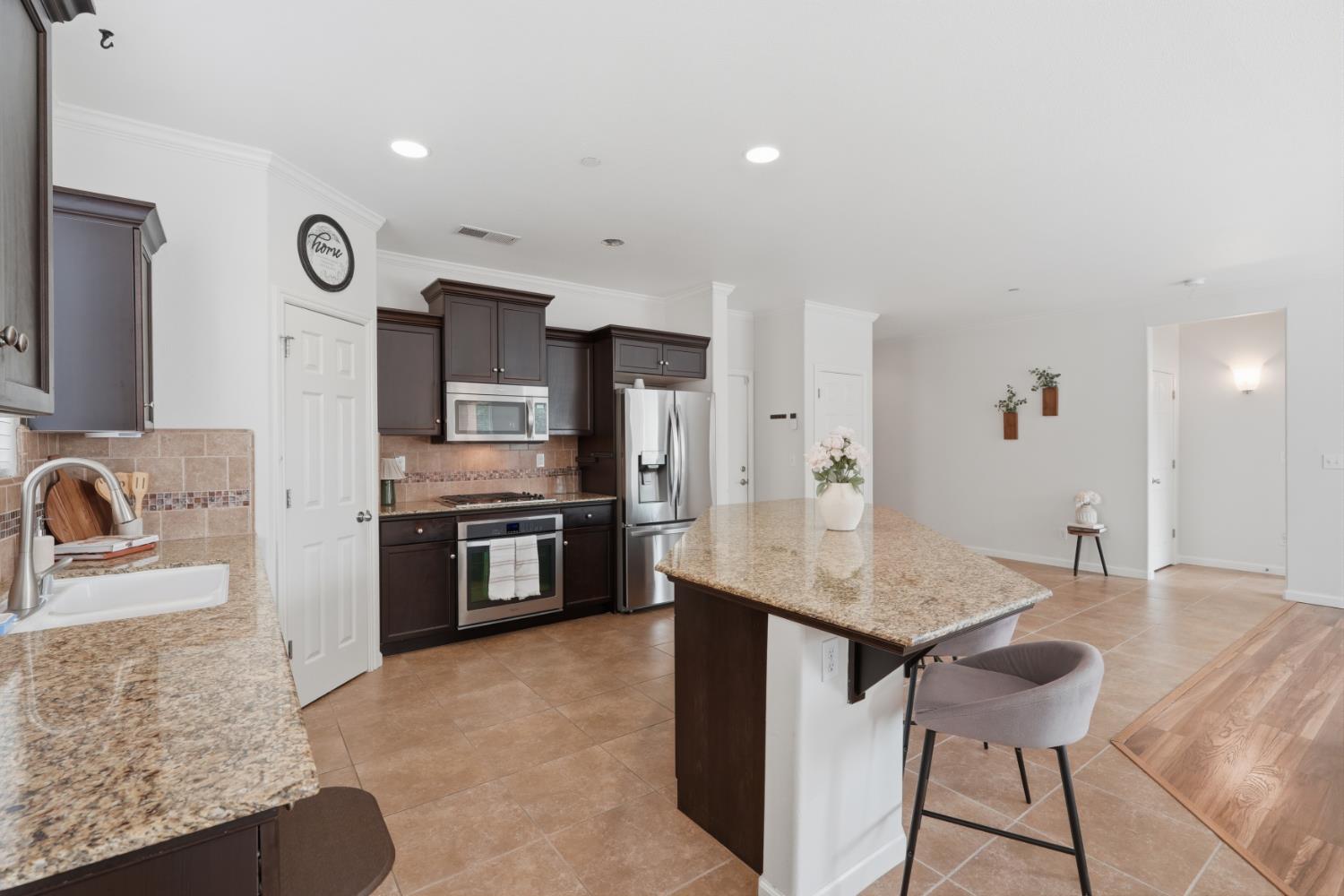 742 Kaweah Ave, Clovis, CA 93619
