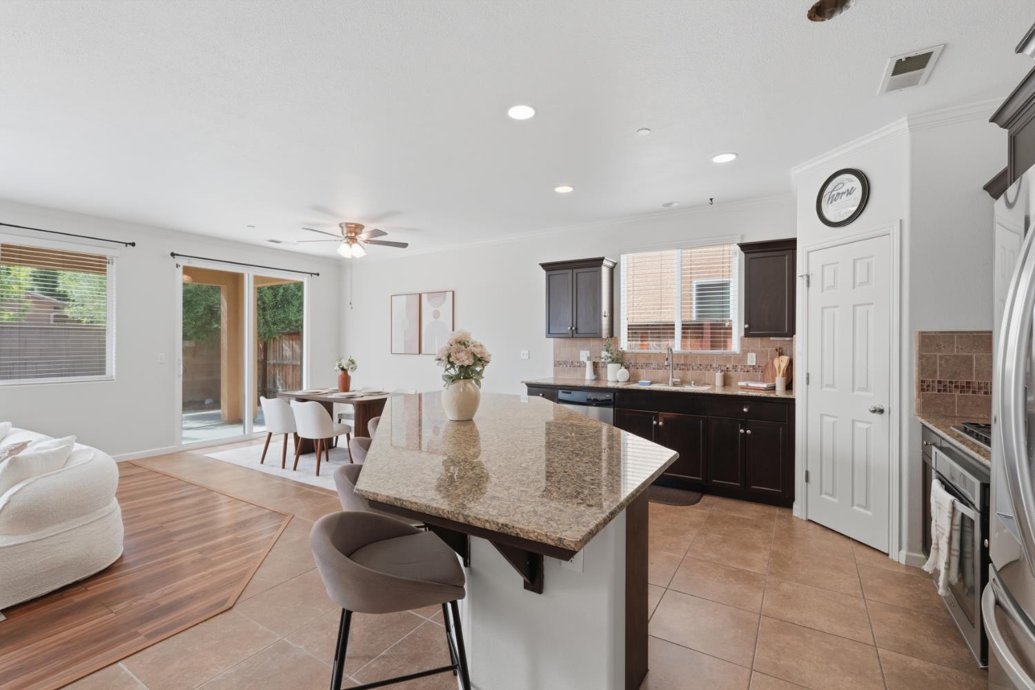 742 Kaweah Ave, Clovis, CA 93619