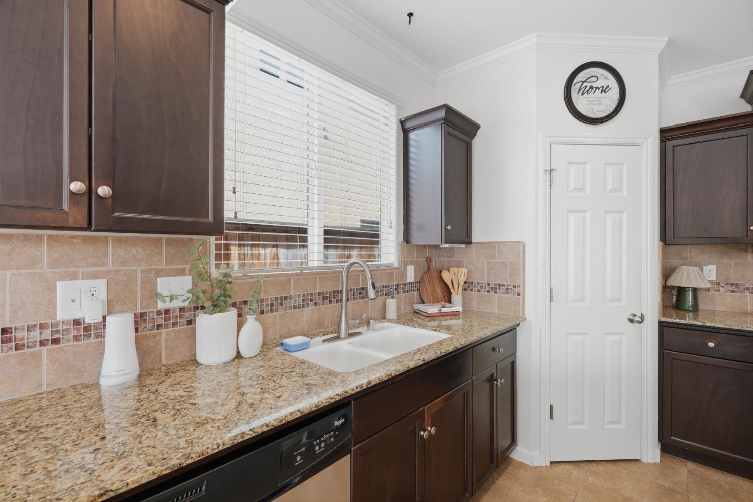 742 Kaweah Ave, Clovis, CA 93619