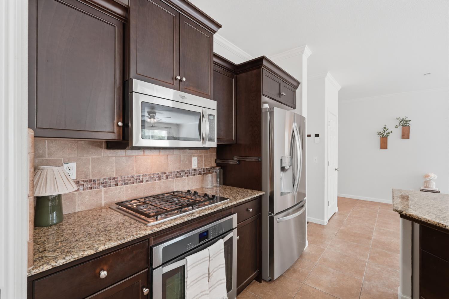 742 Kaweah Ave, Clovis, CA 93619