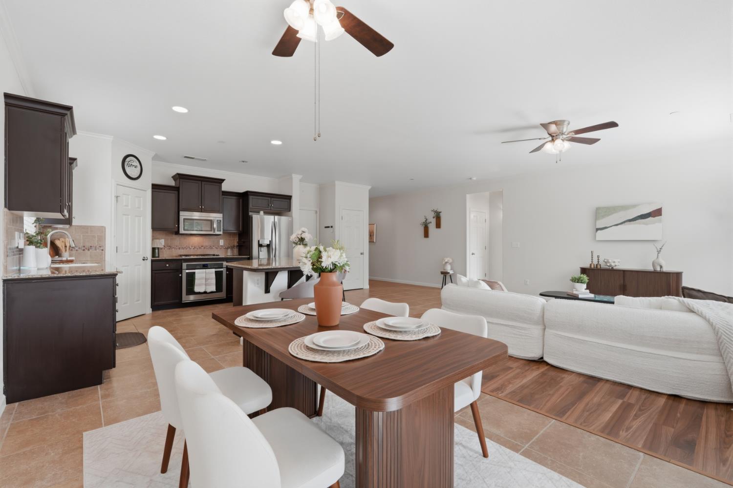 742 Kaweah Ave, Clovis, CA 93619