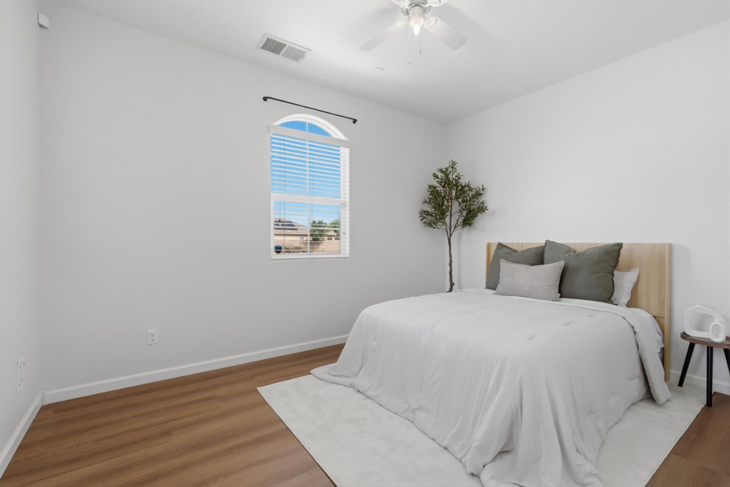 742 Kaweah Ave, Clovis, CA 93619