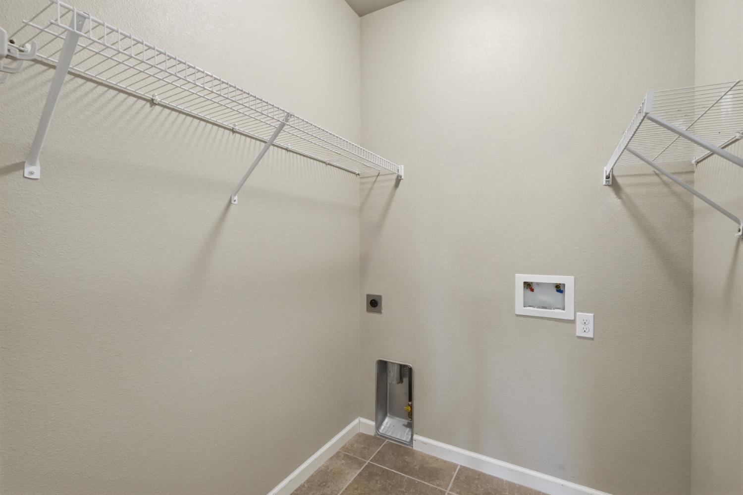 742 Kaweah Ave, Clovis, CA 93619
