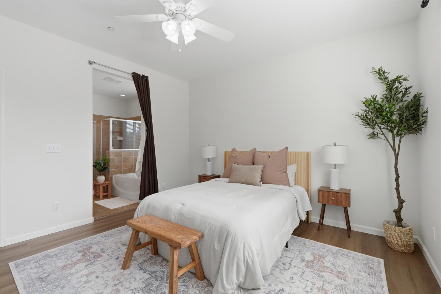 742 Kaweah Ave, Clovis, CA 93619