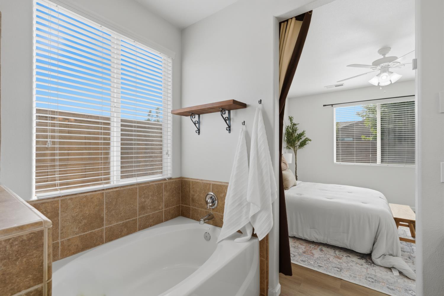 742 Kaweah Ave, Clovis, CA 93619