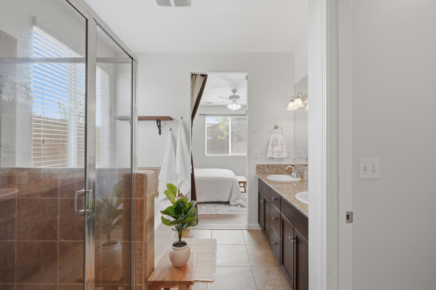742 Kaweah Ave, Clovis, CA 93619