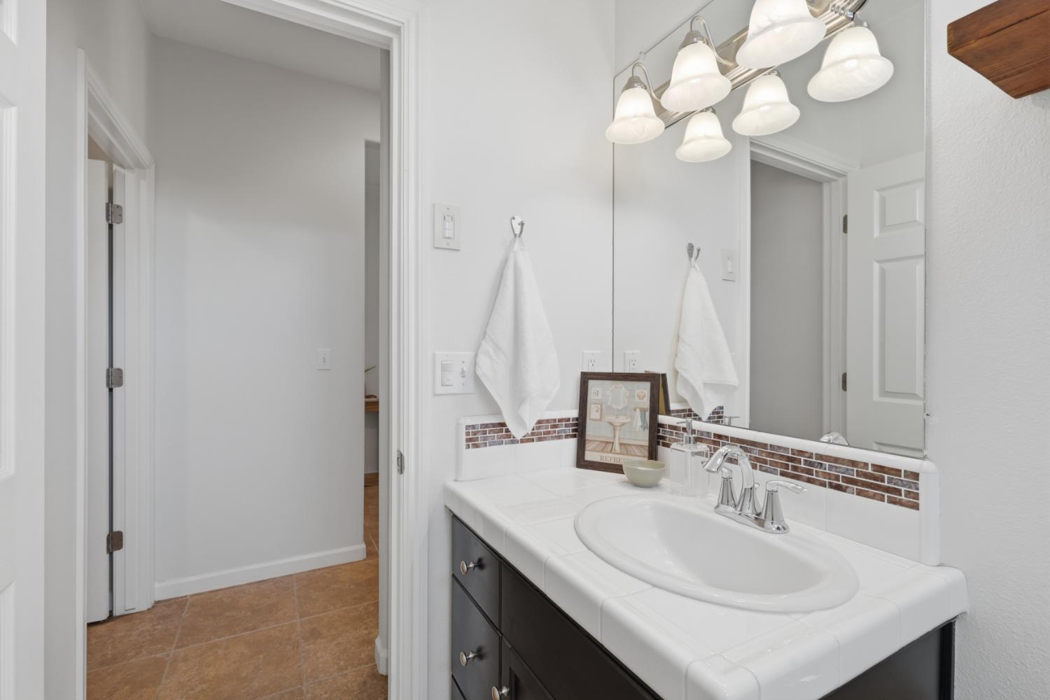 742 Kaweah Ave, Clovis, CA 93619