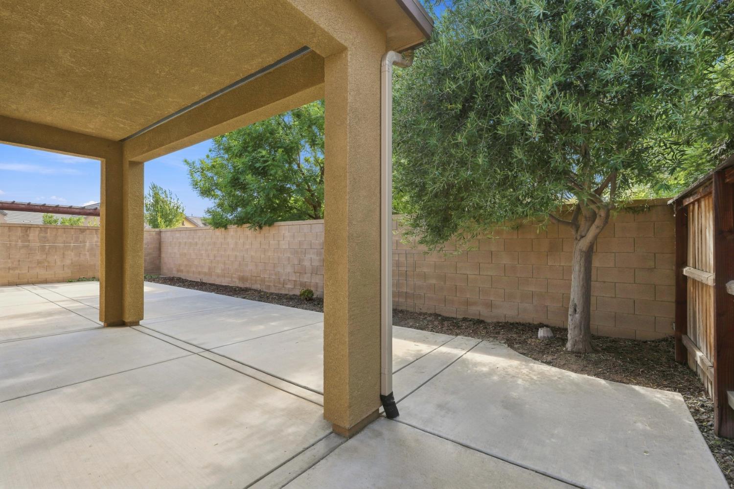 742 Kaweah Ave, Clovis, CA 93619
