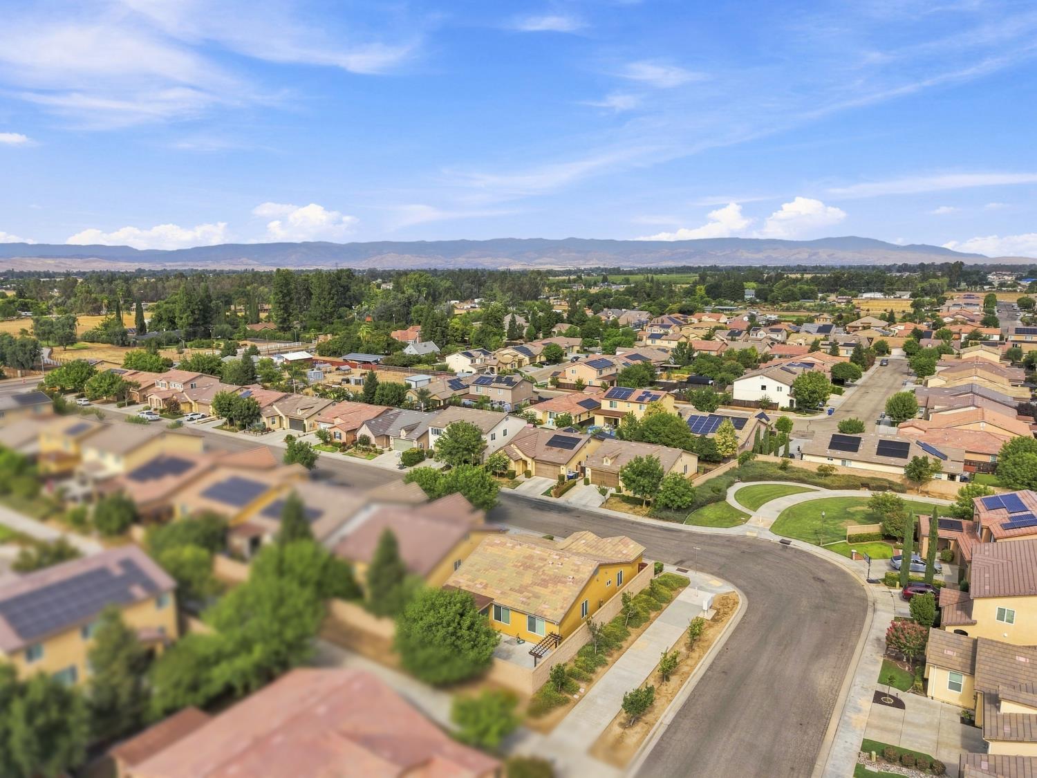 742 Kaweah Ave, Clovis, CA 93619