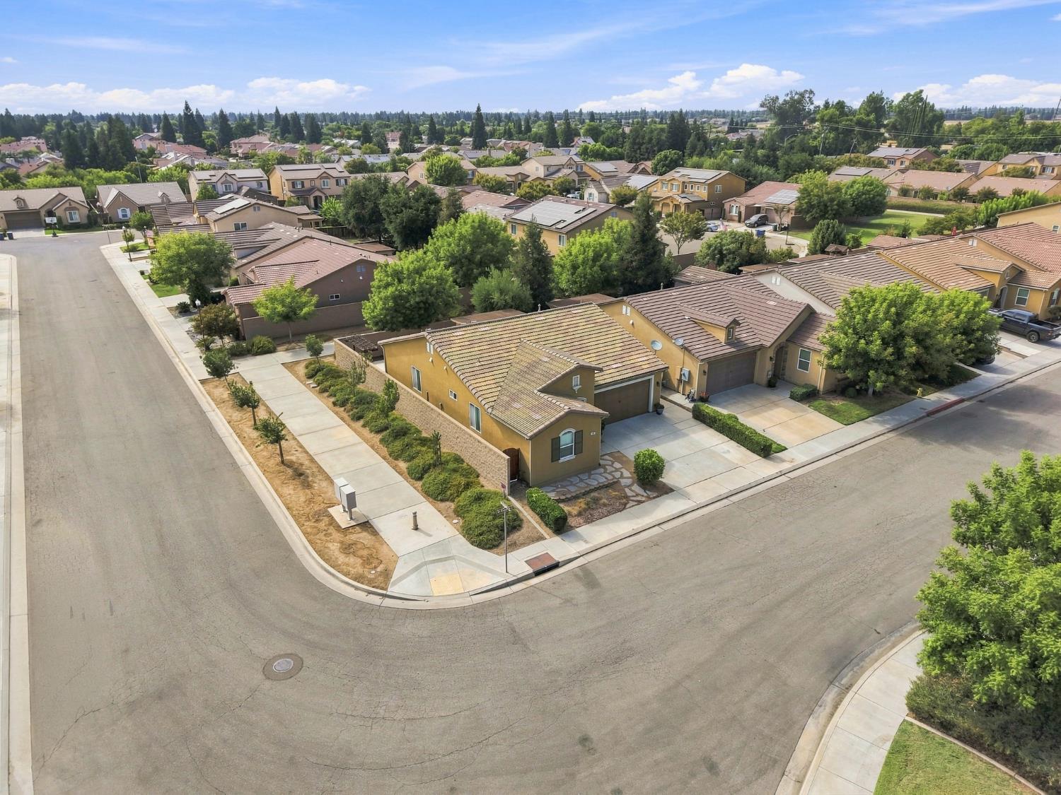 742 Kaweah Ave, Clovis, CA 93619