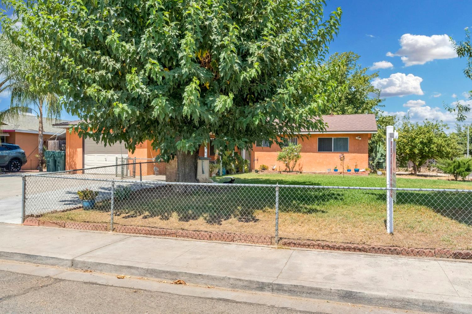 605 Stanley St, Exeter, CA 93221
