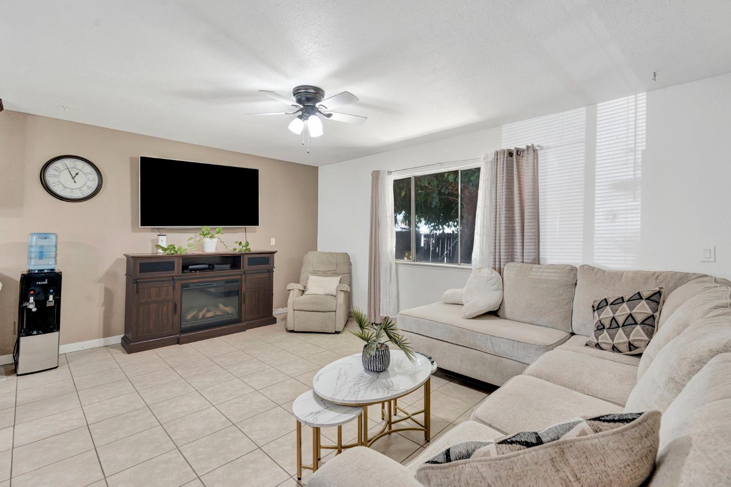 605 Stanley St, Exeter, CA 93221