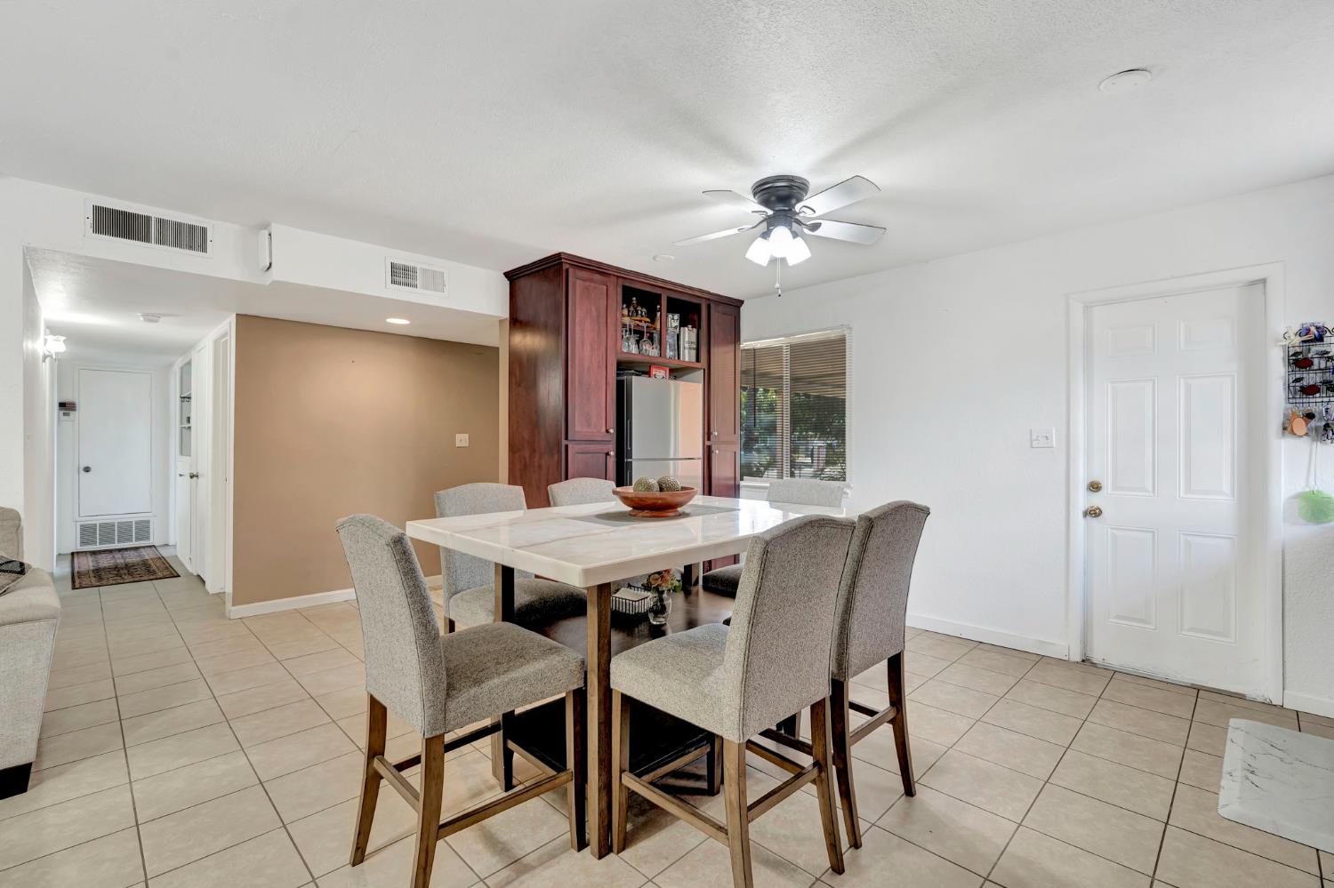 605 Stanley St, Exeter, CA 93221