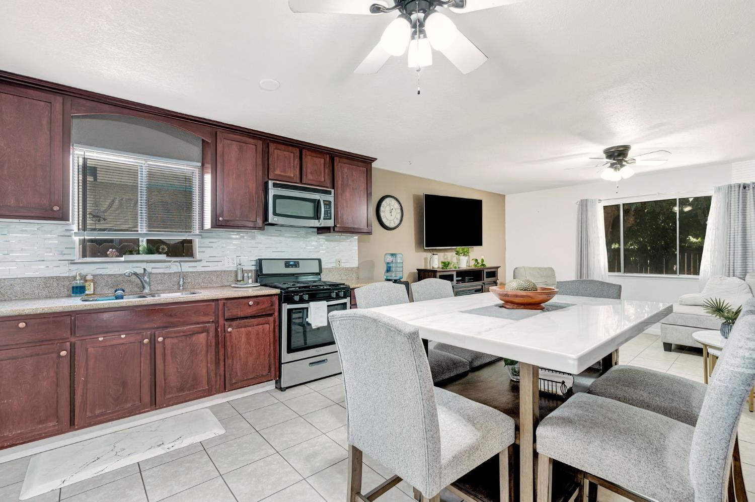605 Stanley St, Exeter, CA 93221