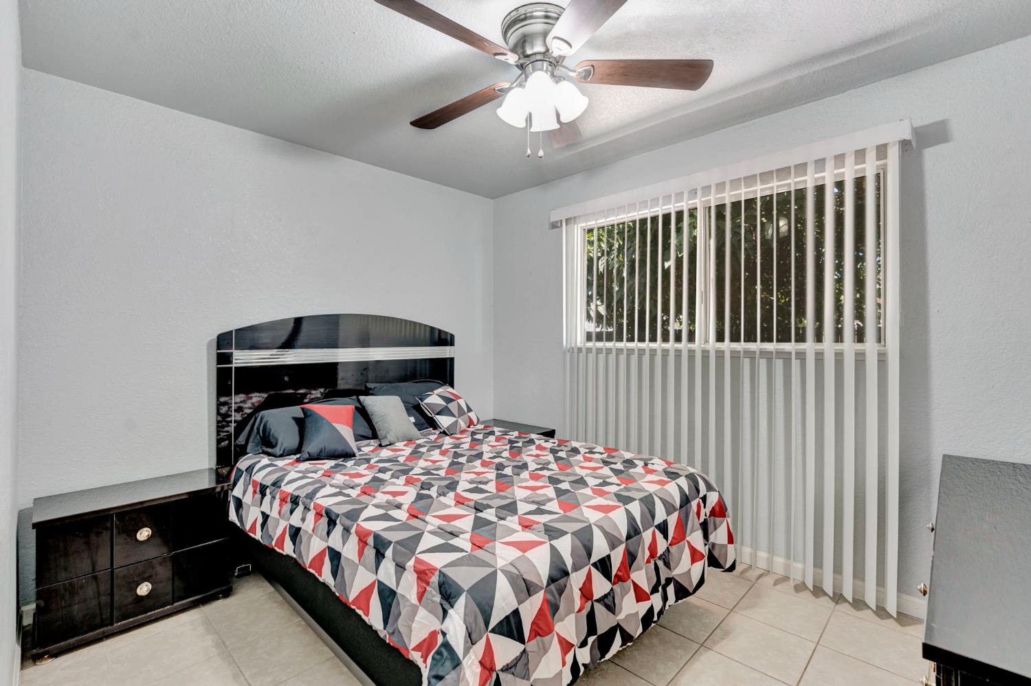 605 Stanley St, Exeter, CA 93221