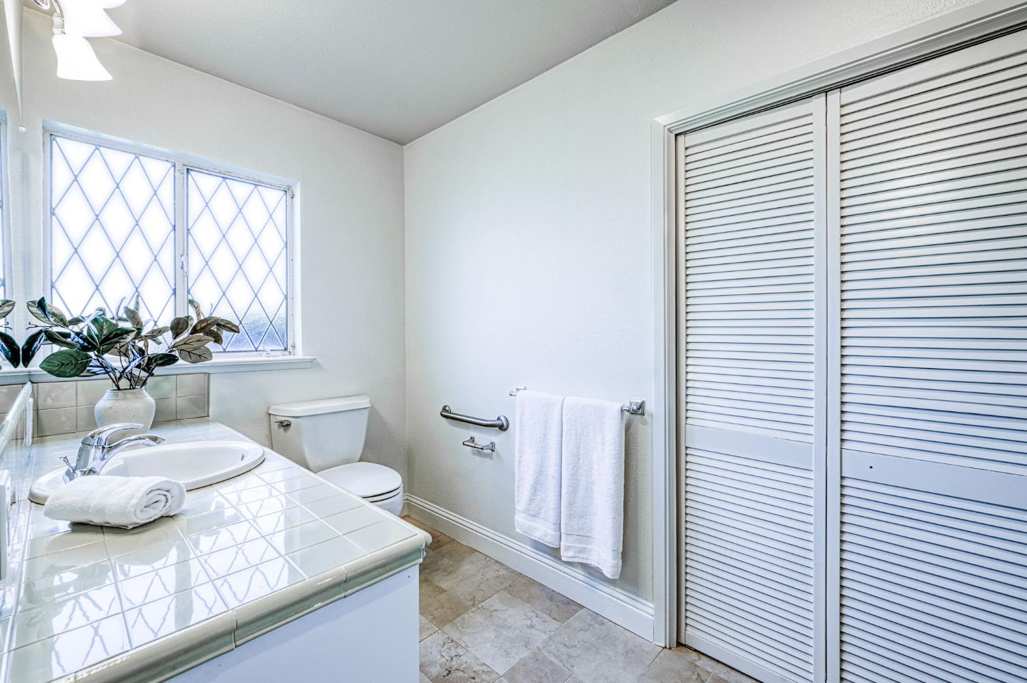 1565 W Barstow, Fresno, CA 93711