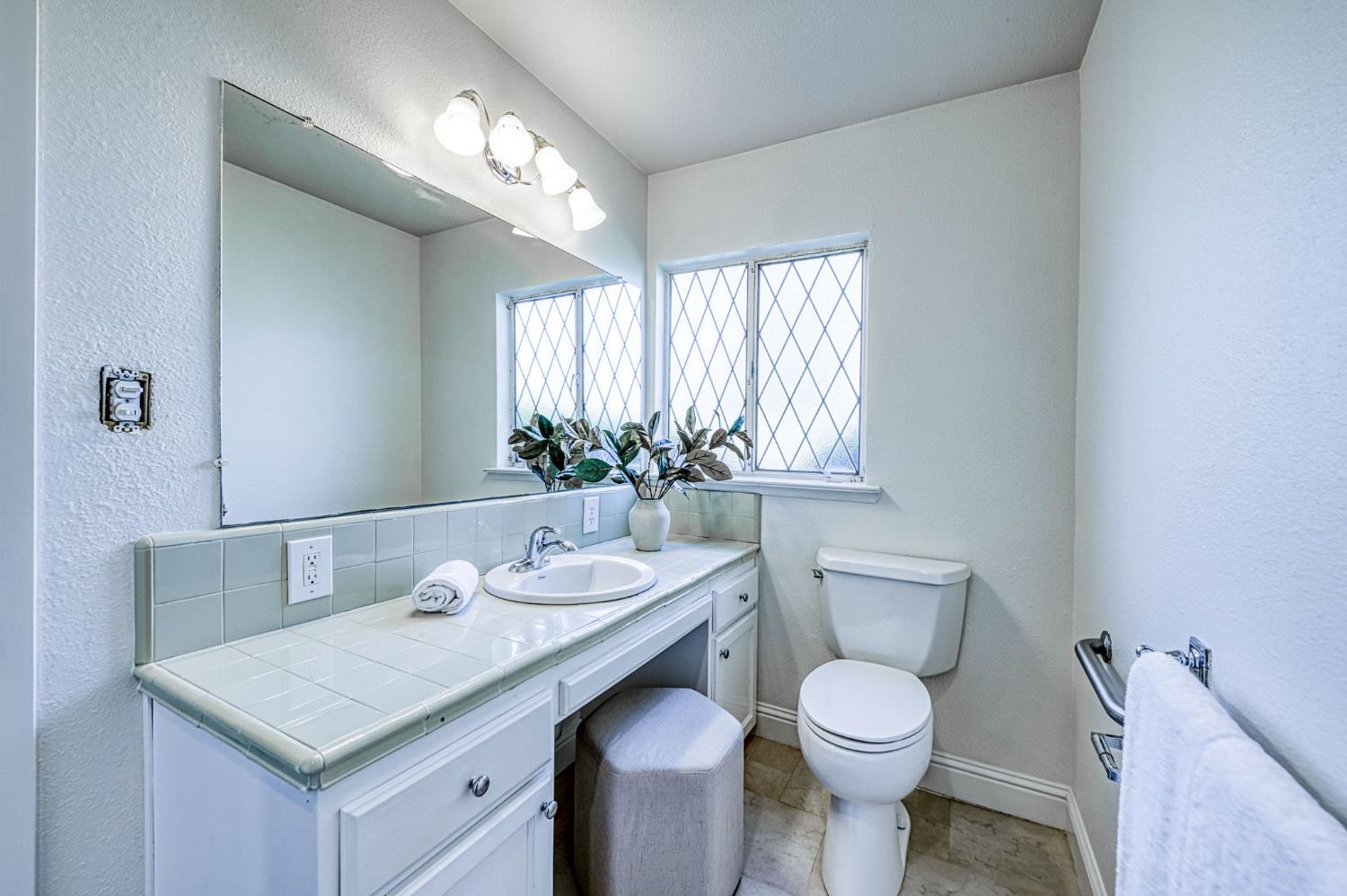 1565 W Barstow, Fresno, CA 93711
