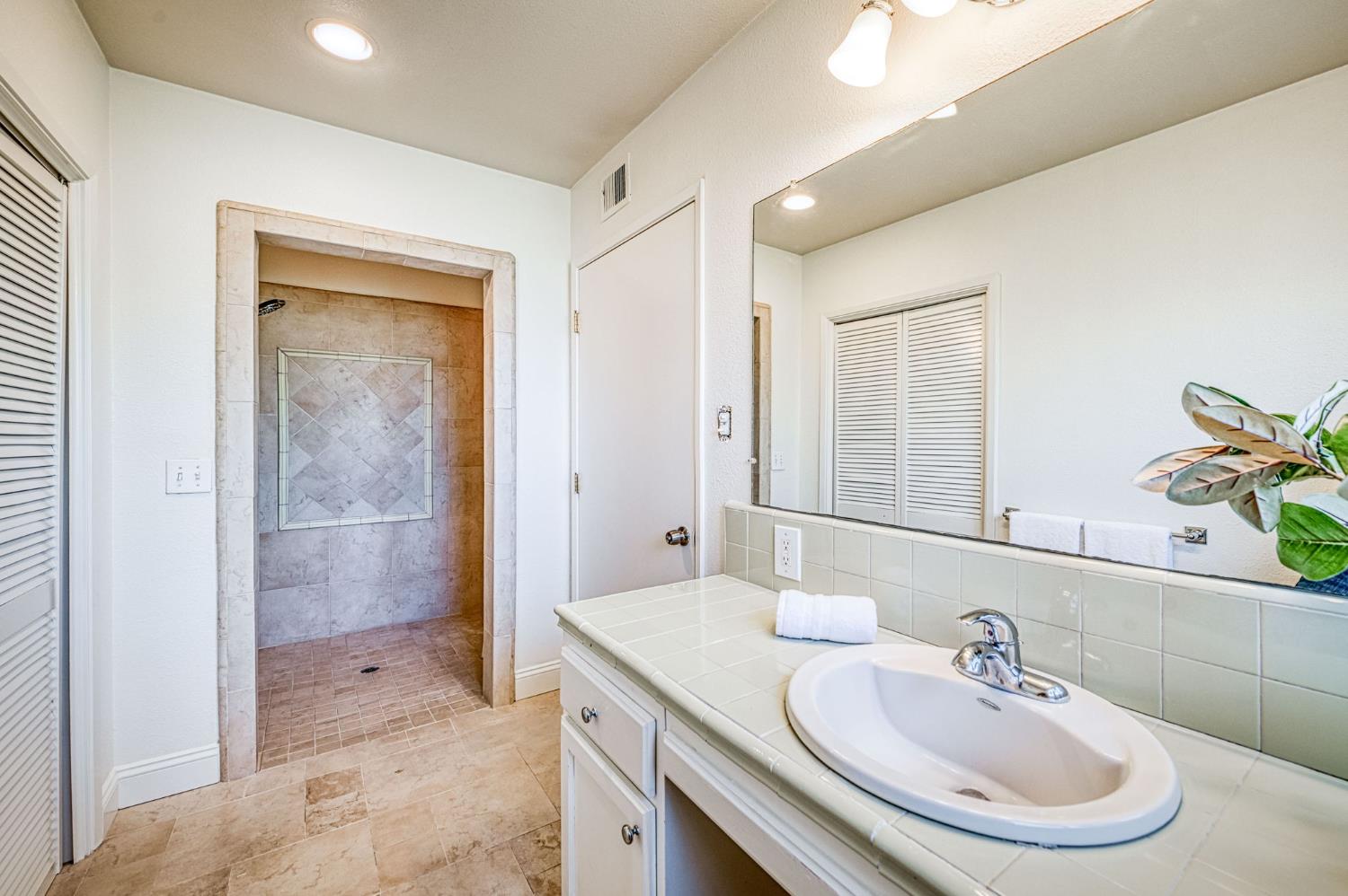 1565 W Barstow, Fresno, CA 93711