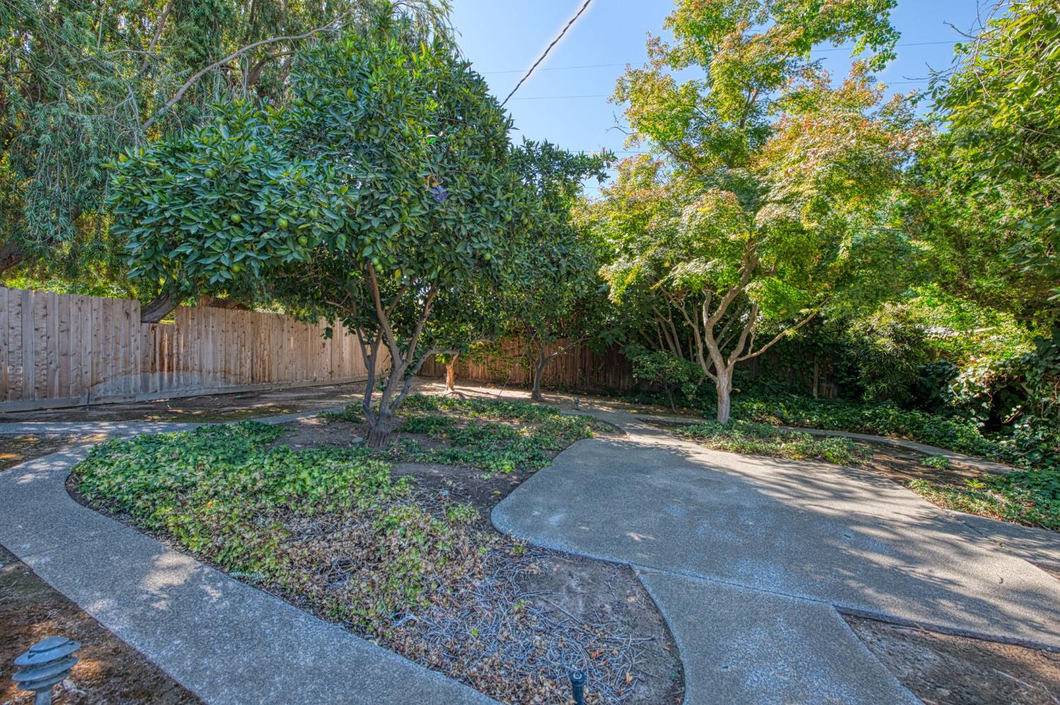 1565 W Barstow, Fresno, CA 93711