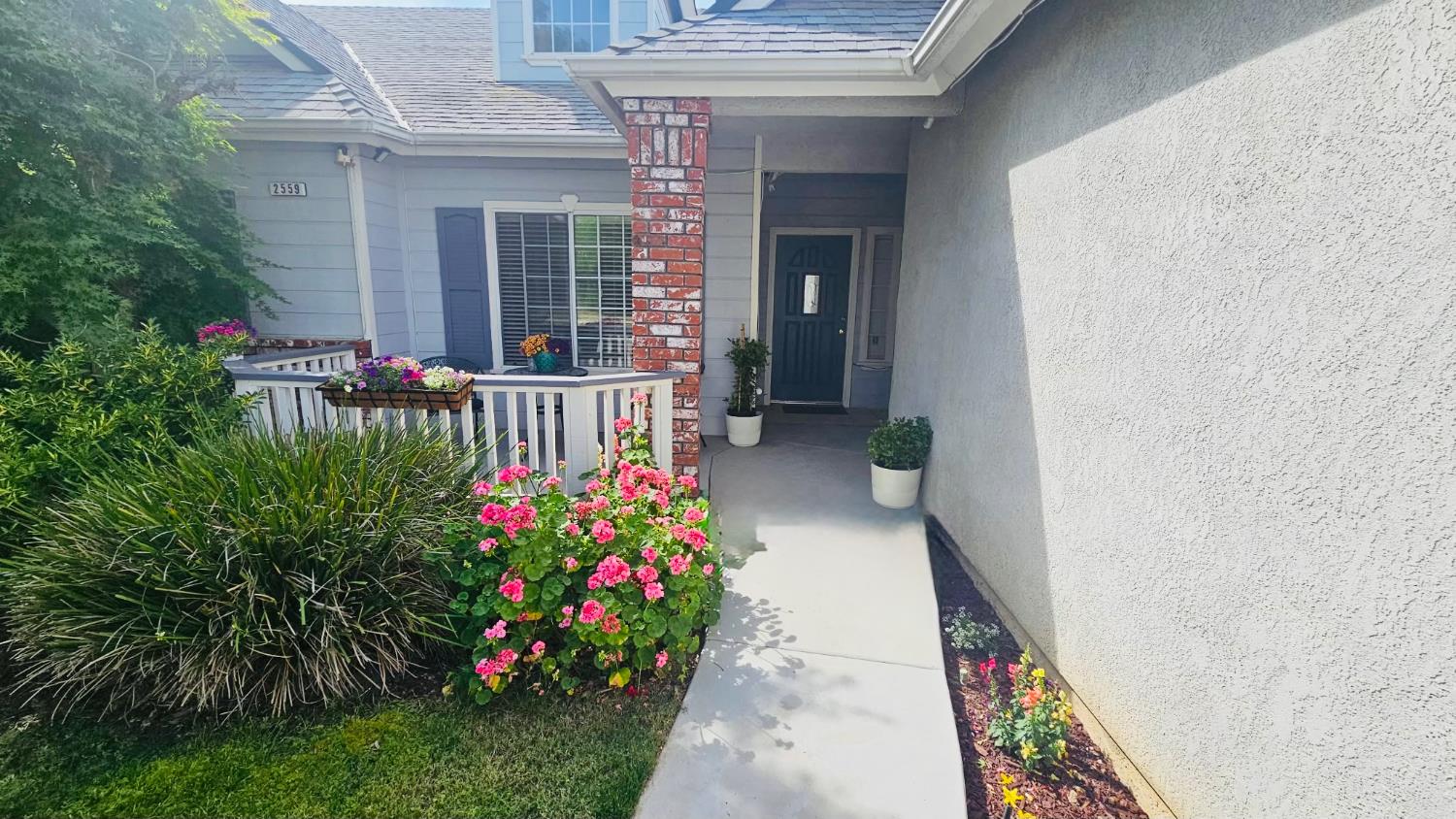 2559 E Fallbrook Ave, Fresno, CA 93720
